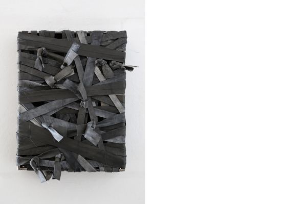 PARADIGMA XVII, 2016, Stahl Gummi, 40 x 30 x 5 cm